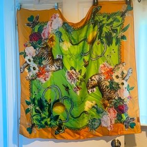 Sammi Jefcoate head scarf in “third season” print